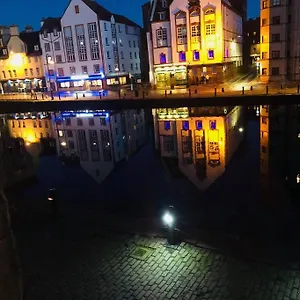  Apartment Vibrant At The Shore In Leith